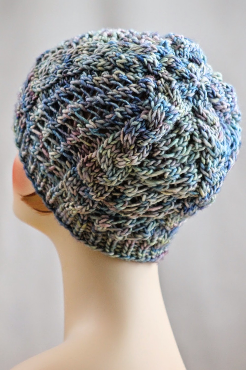 Mittens knitting pattern braid with shadow Mittens knitting pattern braid with shadow